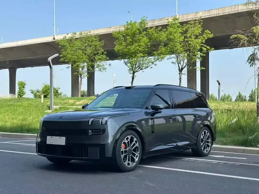 Lynk & Co 900 2025