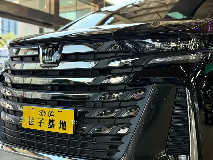 Toyota Crown Vellfire Vellfire 2024 Crown Hybrid 2.5L Supreme Executive Edition 2024 — миниатюра 2
