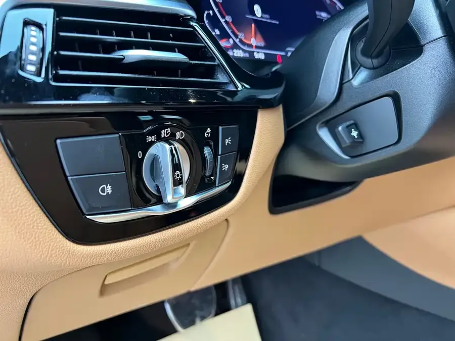 BMW 6 Series GT 2024 630i M Sport Package 2024 — миниатюра 2