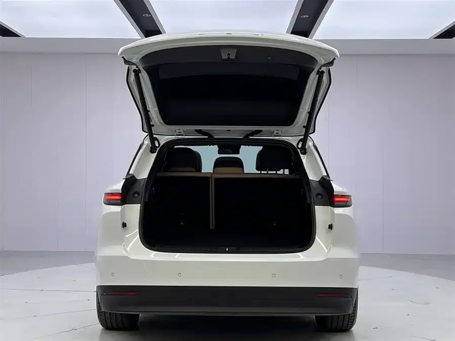 Li Auto i6 Ideal i6 2025 two-wheel drive standard version 2026 — миниатюра 3