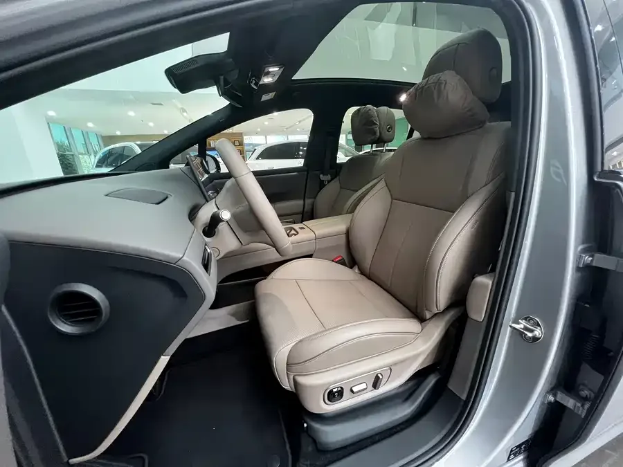 Li Auto i6 Li Auto i6 2025 AWD Standard Edition 2025 — миниатюра 4