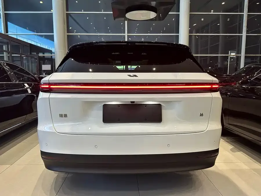 Li Auto i6 Ideal i6 2025 two-wheel drive standard version 2025 — миниатюра 2