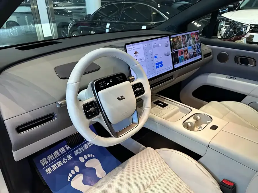 Li Auto i6 Ideal i6 2025 two-wheel drive standard version 2025 — миниатюра 4