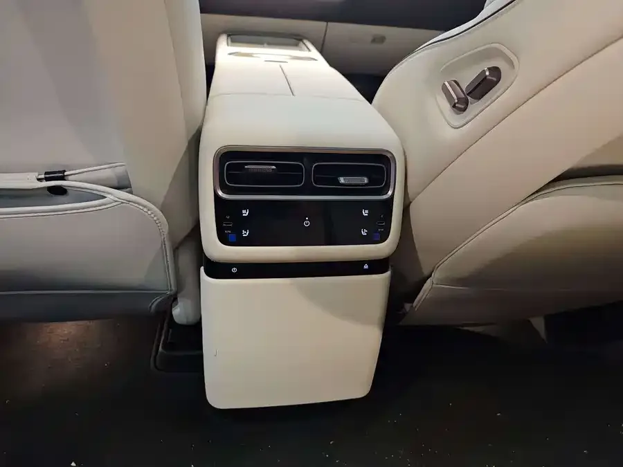 Li Auto i6 Ideal i6 2025 two-wheel drive standard version 2026 — миниатюра 5
