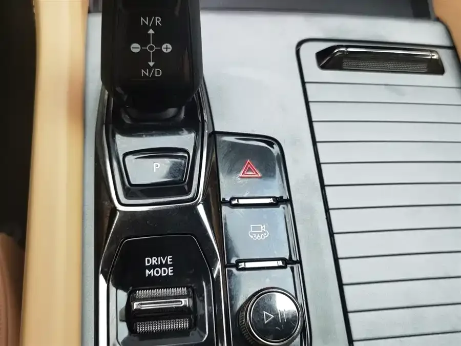 Lynk & Co 09 EM-P Lynk & Co 09 EM-P 2021 2.0T PHEV Halo 6-seater 2022 — миниатюра 4