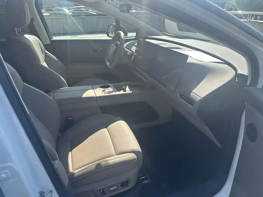 Li Ideal i8 Ideal i8 2025 Standard Edition 2025 — миниатюра 3