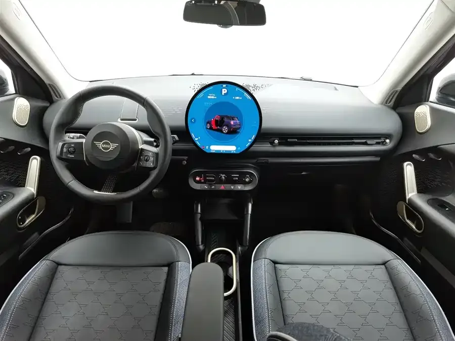 MINI Electric ACEMAN Electric MINI ACEMAN 2024 E Classic 2025 — миниатюра 2