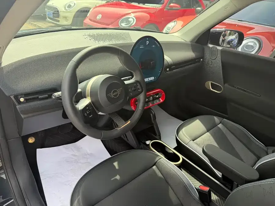 MINI electric COOPER Electric MINI COOPER 2024 Model 452km COOPER SE Artist 2025 — миниатюра 4