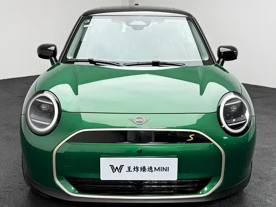 MINI electric COOPER Electric MINI COOPER 2024 Model 452km COOPER SE Artist 2024 — миниатюра 3