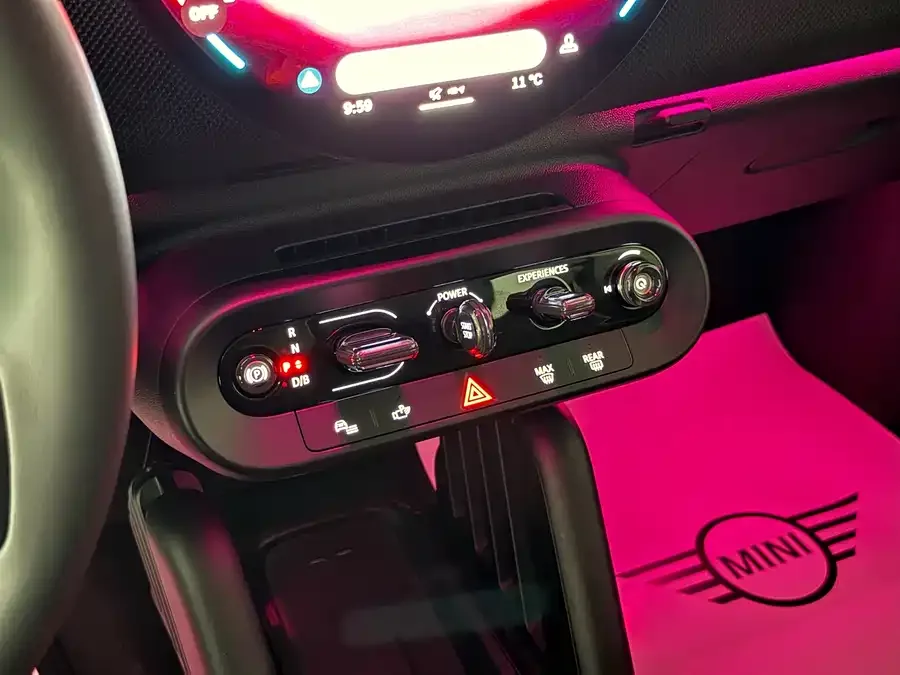 MINI electric COOPER Electric MINI COOPER 2024 Model 452km COOPER SE Artist 2024 — миниатюра 4