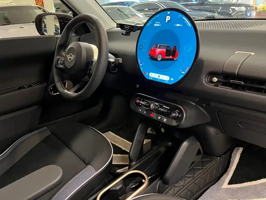 MINI electric COOPER Electric MINI COOPER 2025 456km COOPER E Classic 2025 — миниатюра 4