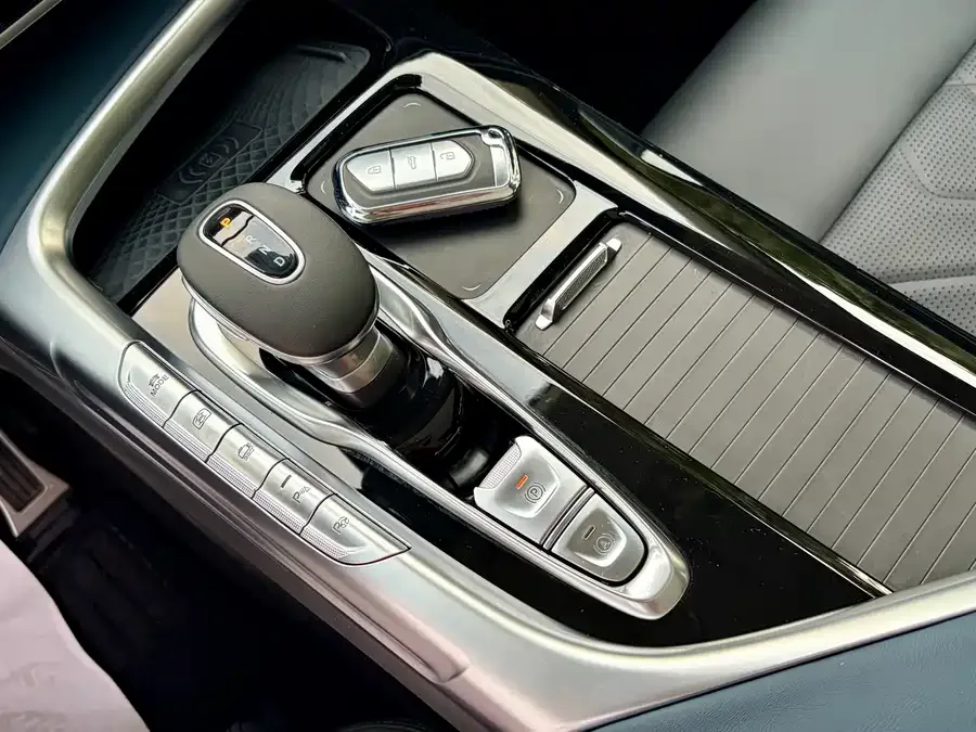 Voyah Lantu FREE Lantu FREE 2021 four-wheel drive standard extended range exclusive luxury package 2022 — миниатюра 5