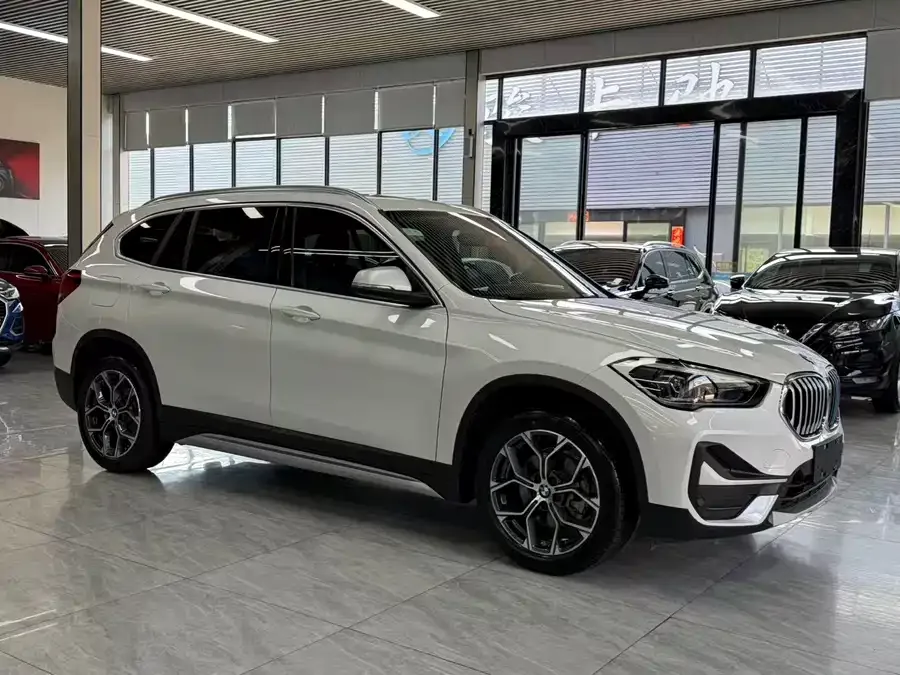 BMW X1 2022 sDrive20Li Exclusive Model 2022 — миниатюра 4