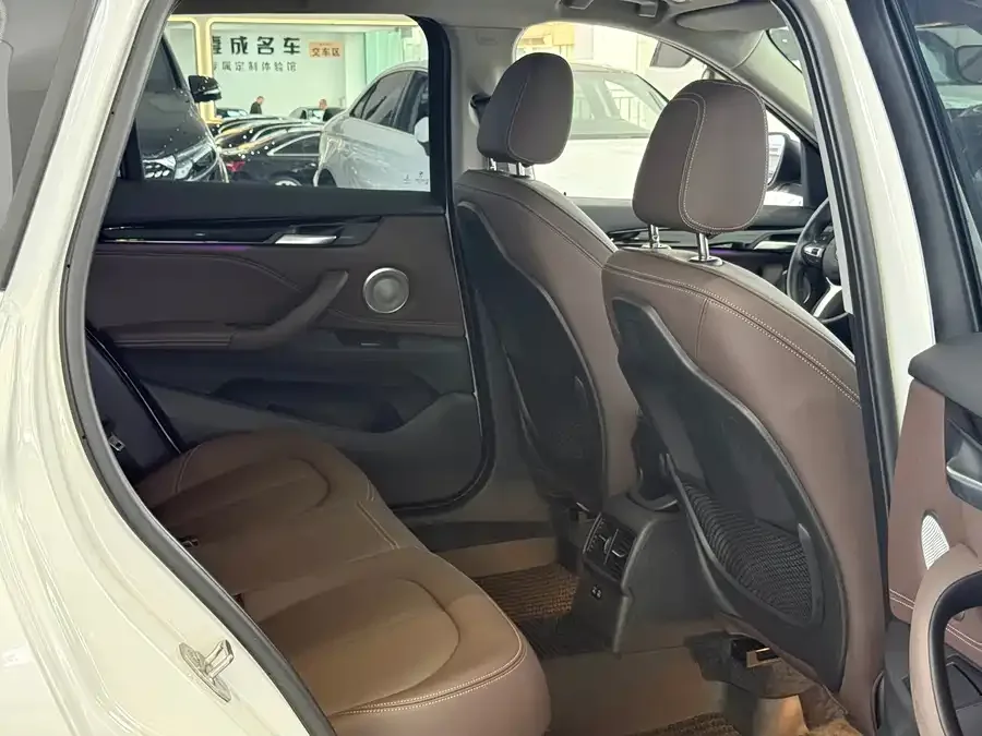 BMW X1 2022 sDrive25Li Leading Edition 2022 — миниатюра 4