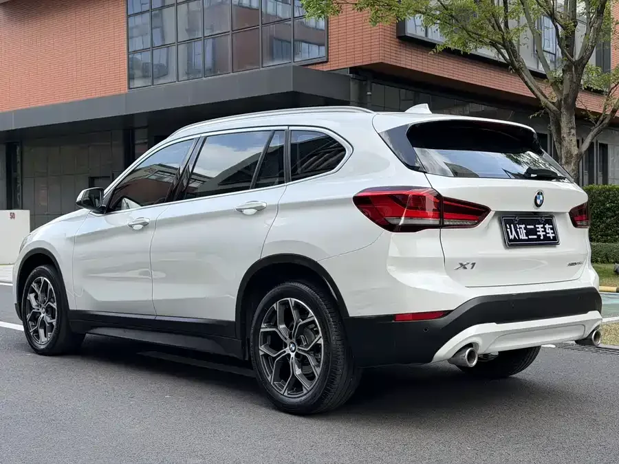 BMW X1 2022 sDrive25Li Leading Edition 2022 — миниатюра 3