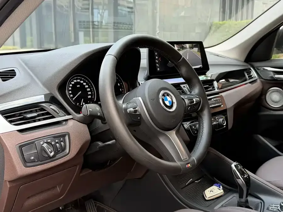 BMW X1 2022 sDrive25Li Leading Edition 2022 — миниатюра 4