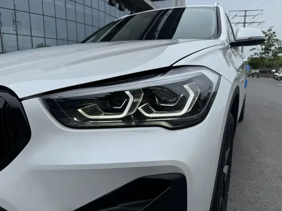 BMW X1 2022 sDrive25Li Leading Edition 2023 — миниатюра 2