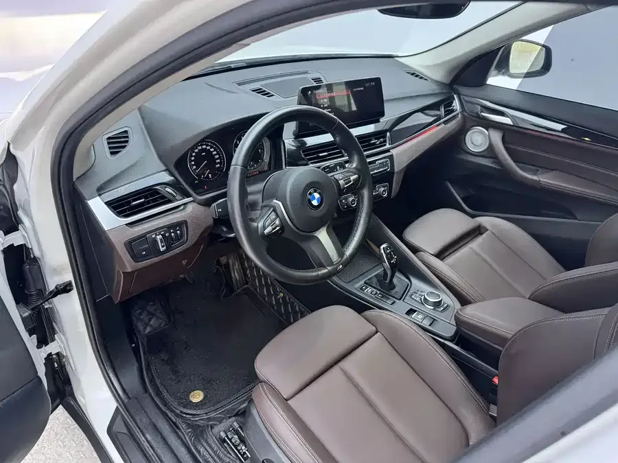 BMW X1 2022 sDrive25Li Leading Edition 2023 — миниатюра 4