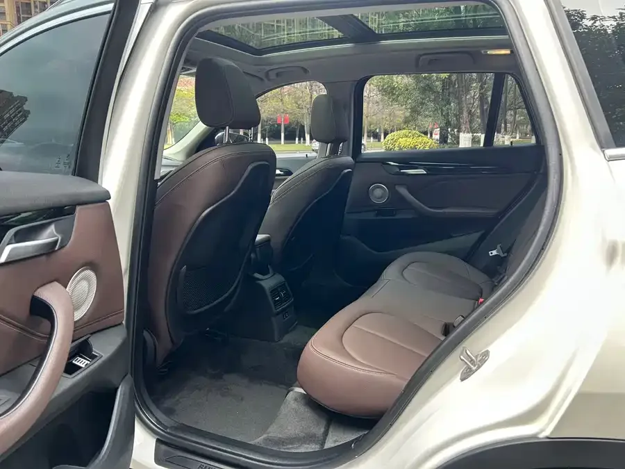 BMW X1 2022 sDrive25Li Leading Edition 2022 — миниатюра 2