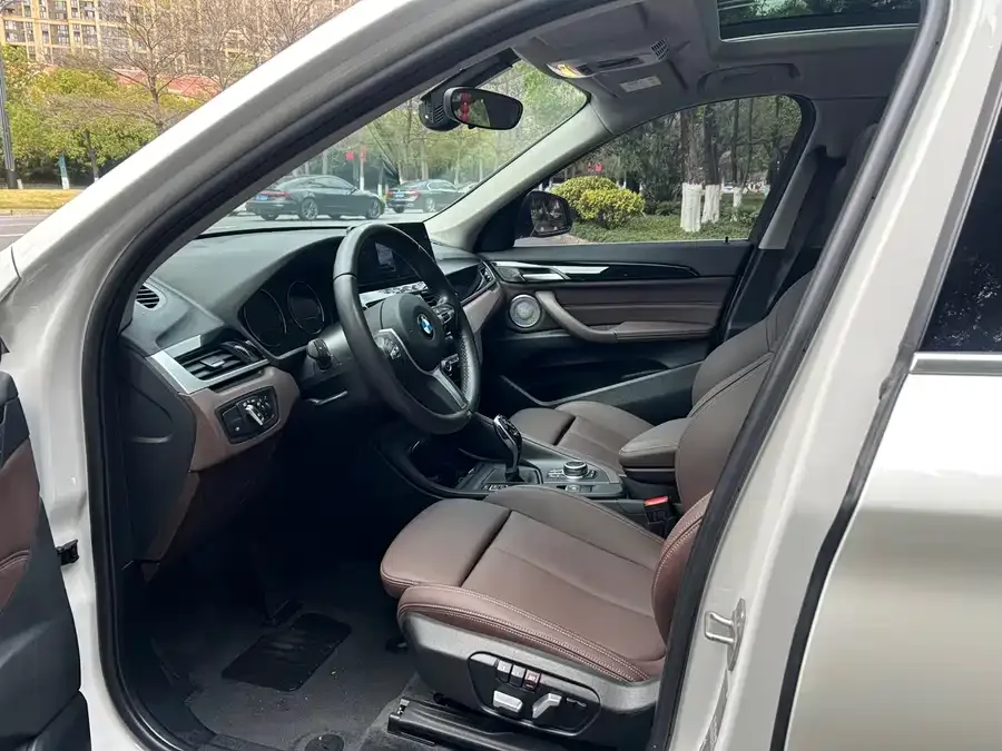BMW X1 2022 sDrive25Li Leading Edition 2022 — миниатюра 4