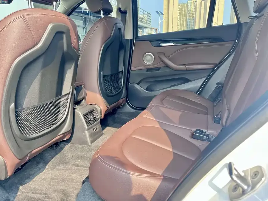 BMW X1 2022 sDrive25Li Leading Edition 2022 — миниатюра 2