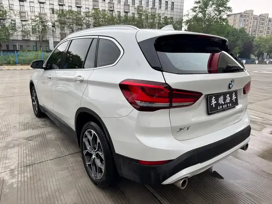 BMW X1 2022 sDrive25Li Leading Edition 2023 — миниатюра 2