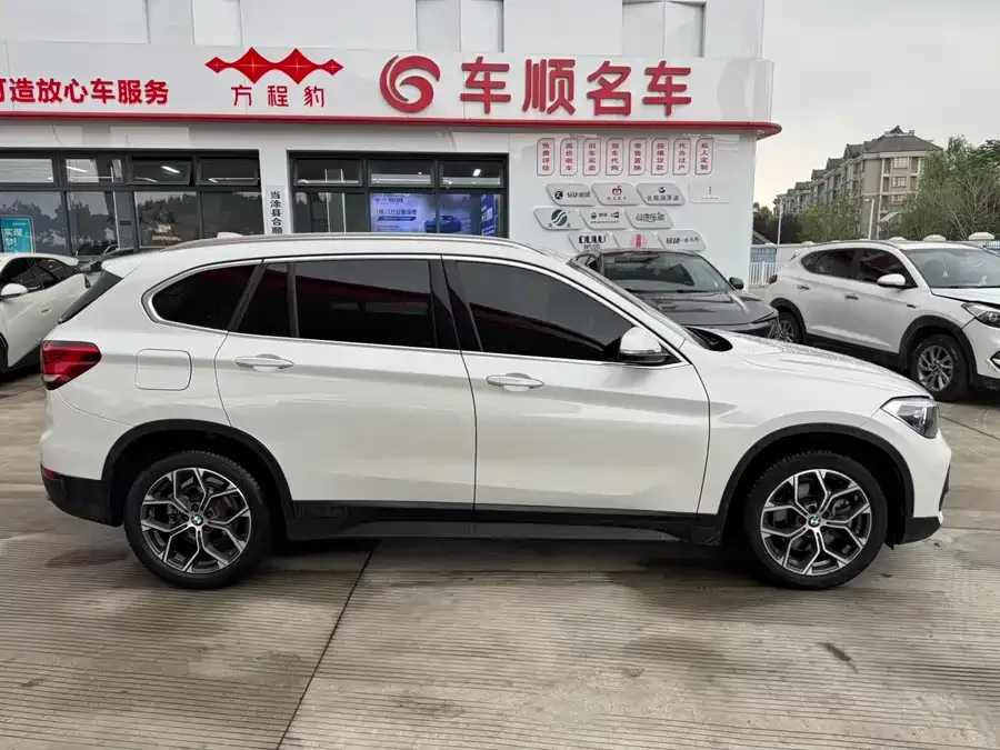 BMW X1 2022 sDrive25Li Leading Edition 2023 — миниатюра 4
