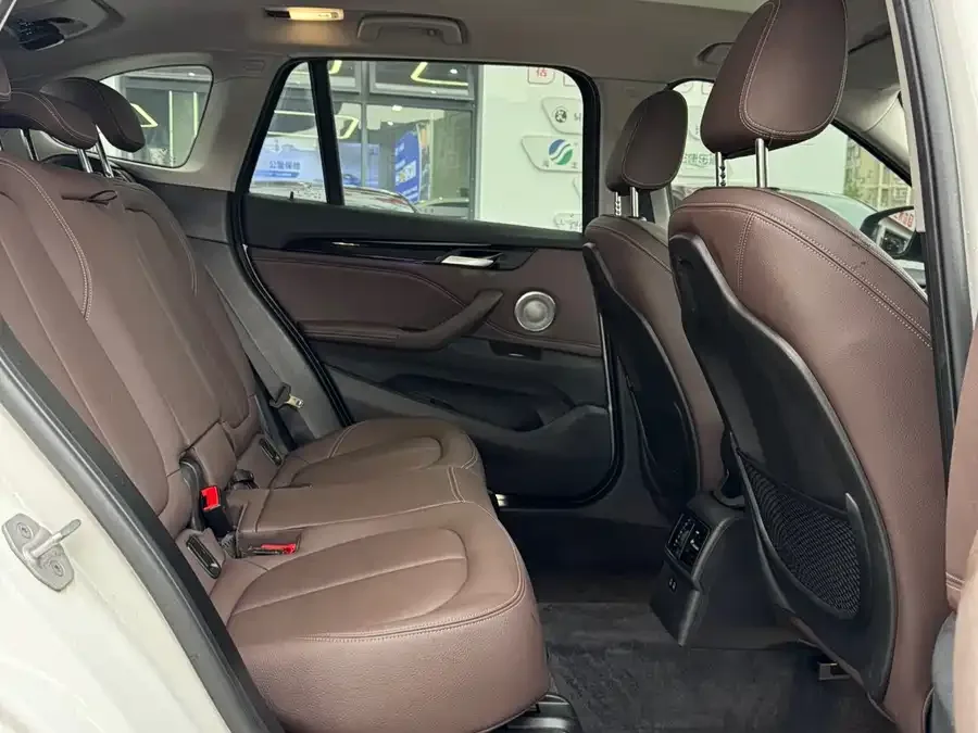 BMW X1 2022 sDrive25Li Leading Edition 2023 — миниатюра 5