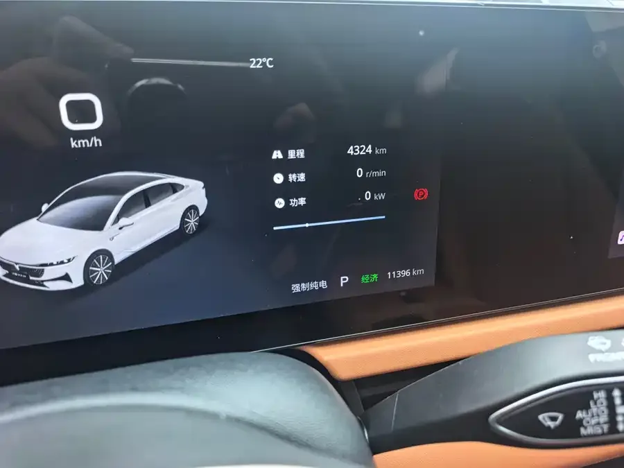 Voyah Lantu light chasing VOYAH 2024 PHEV 4WD Ultra-Long-Range Flagship Edition 2024 — миниатюра 2