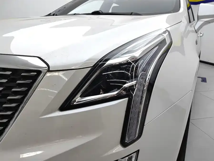 Cadillac XT5 2023 2.0T 2WD Fashion Edition 2023 — миниатюра 2