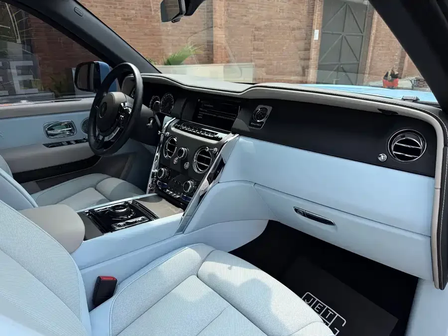 Rolls-Royce Cullinan Cullinan 2018 four-seat version 2022 — миниатюра 3