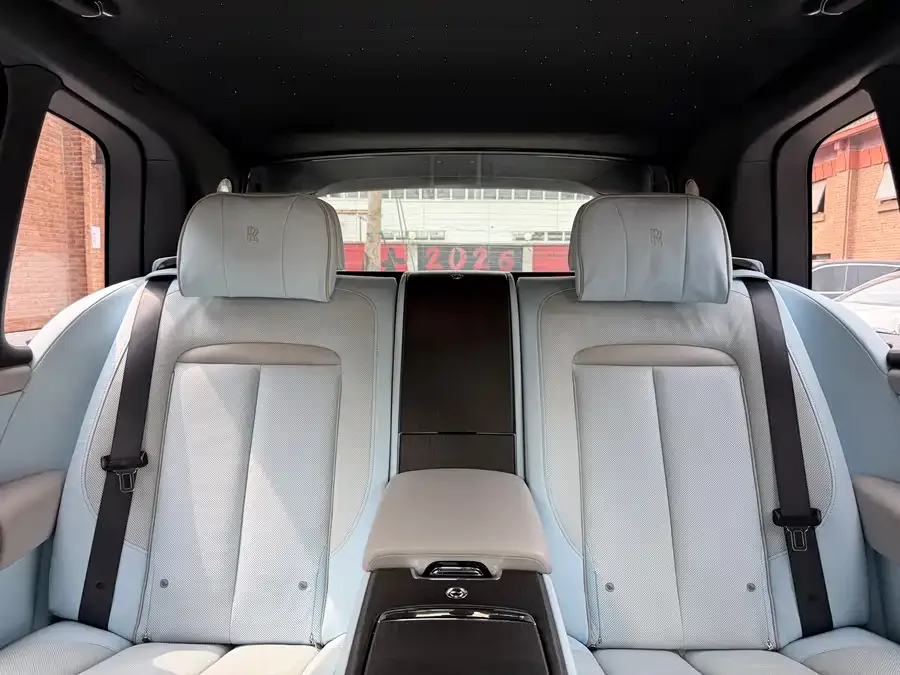 Rolls-Royce Cullinan Cullinan 2018 four-seat version 2022 — миниатюра 4