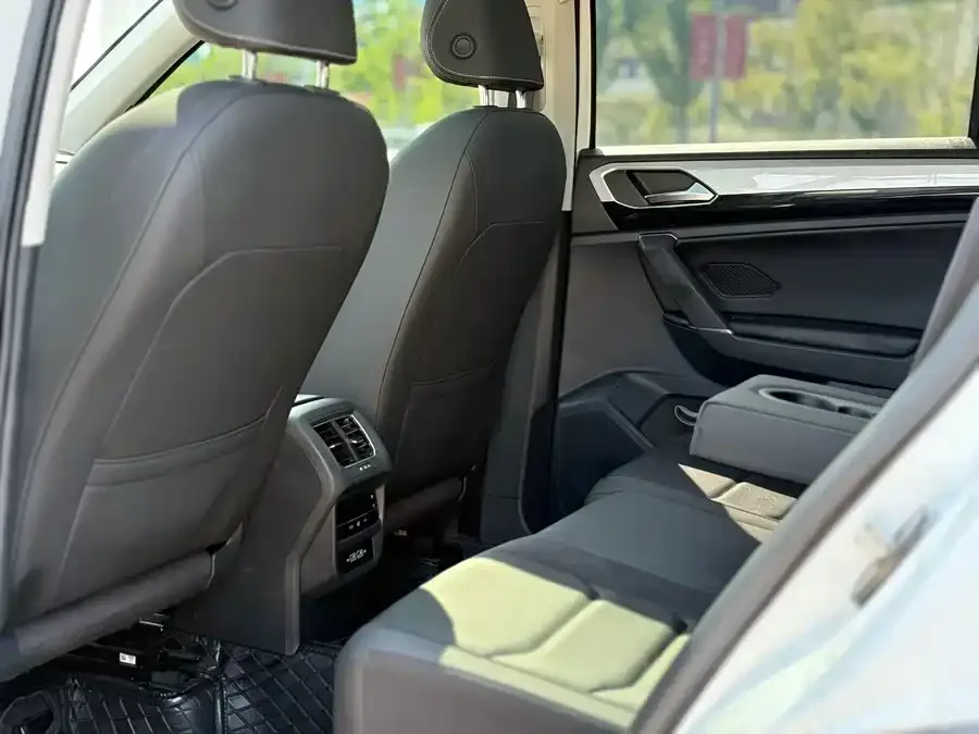 Volkswagen Tayron Tanyue 2021 330TSI 2WD Luxury Smart Edition Plus 2022 — миниатюра 2