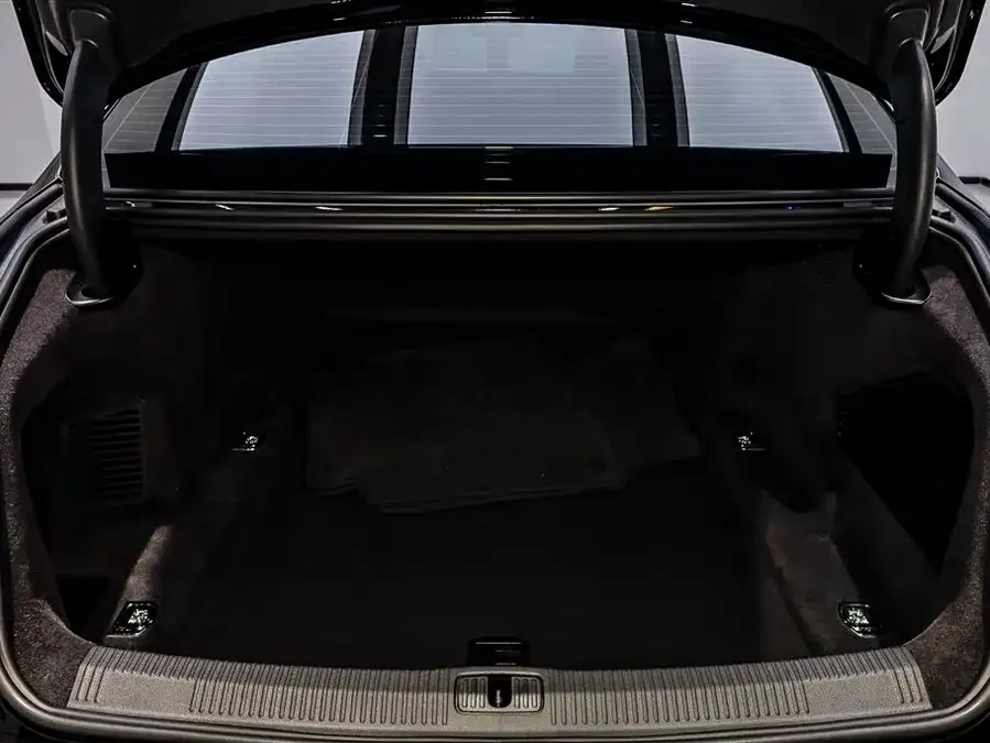 Audi A8 2024 A8L 50 TFSI quattro Premium Edition 2024 — миниатюра 3