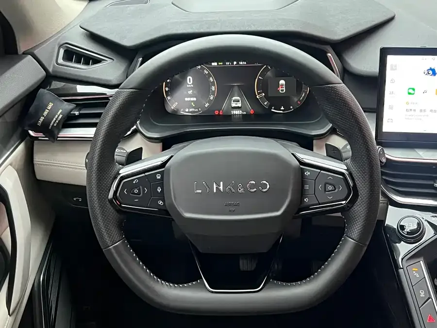 Lynk & Co 06 Lynk & Co 06 2023 Remix 1.5T Shero 2022 — миниатюра 2
