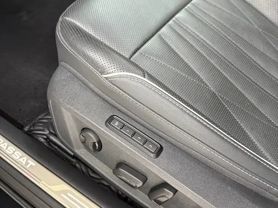 Volkswagen Passat Passat 2023 330TSI Deluxe Edition 2023 — миниатюра 2