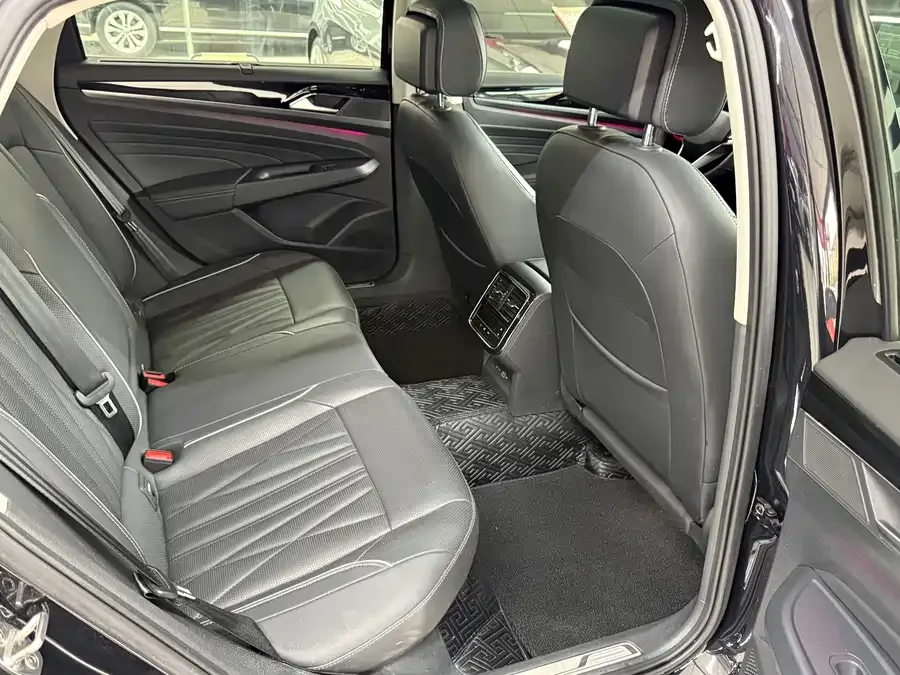 Volkswagen Passat Passat 2023 330TSI Deluxe Edition 2023 — миниатюра 4