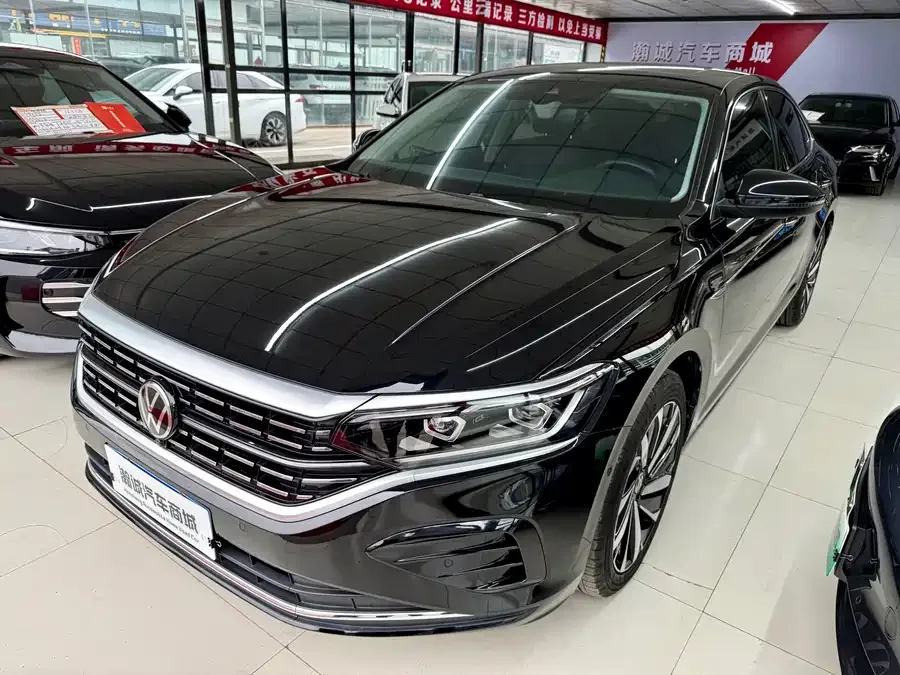 Volkswagen Passat Passat 2023 330TSI Deluxe Edition 2023 — фото 1, купить с доставкой в Москву