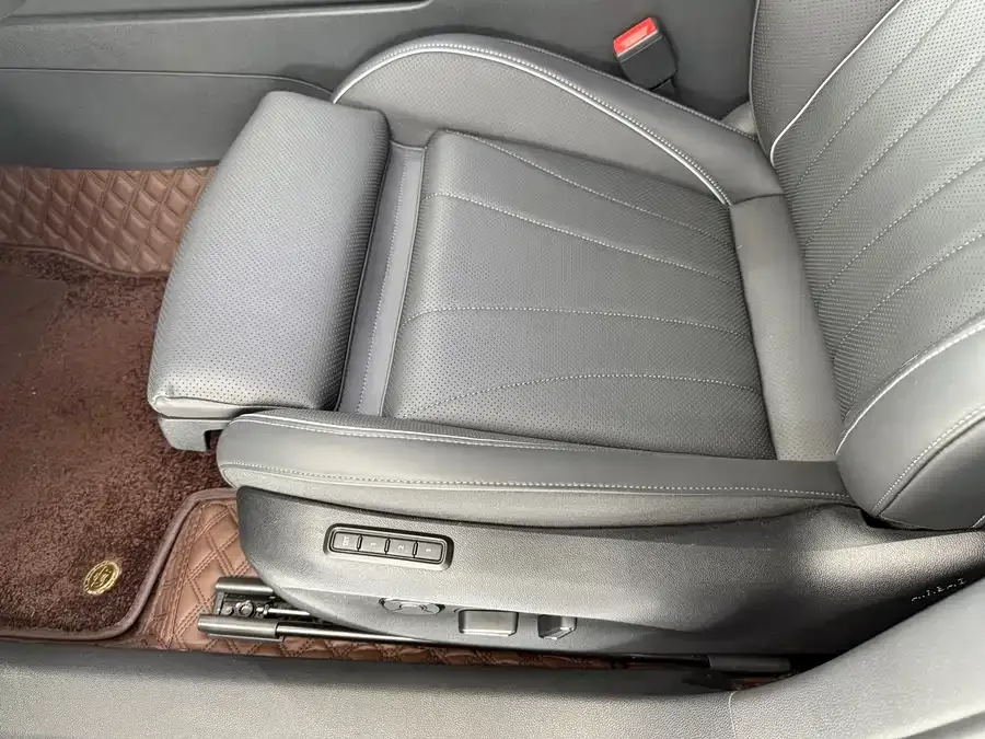 Volkswagen Passat Passat 2025 PRO 380TSI Dragon Edition 2025 — миниатюра 2