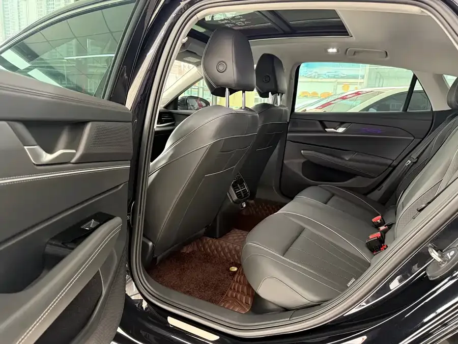 Volkswagen Passat Passat 2025 PRO 380TSI Dragon Edition 2025 — миниатюра 3