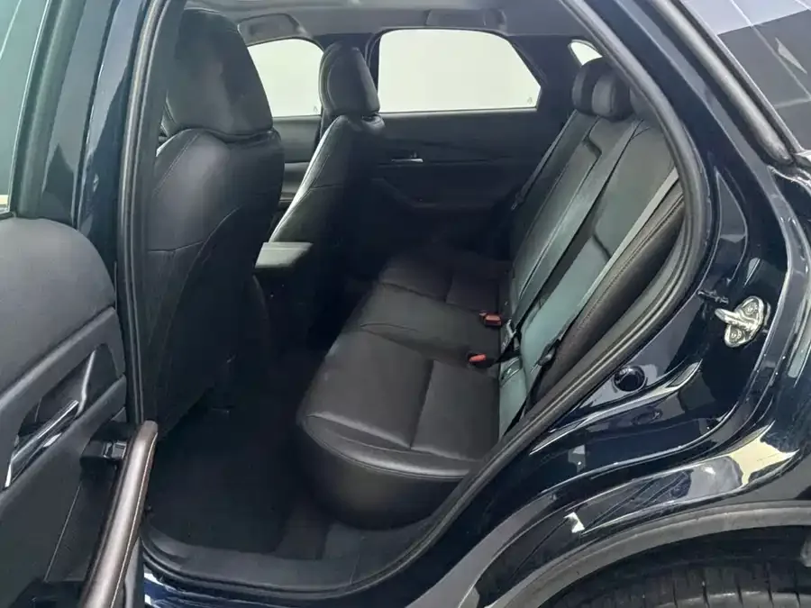 Mazda CX-30 2022 2.0L Automatic Jiayue Obsidian Edition 2023 — миниатюра 4