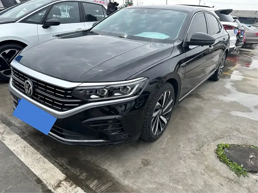 Volkswagen Passat Passat 2022 380TSI Deluxe Edition 2022 — фото 1, купить с доставкой в Москву