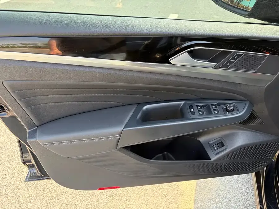 Volkswagen Passat Passat 2022 330TSI Starry Sky Deluxe Edition 2022 — миниатюра 4