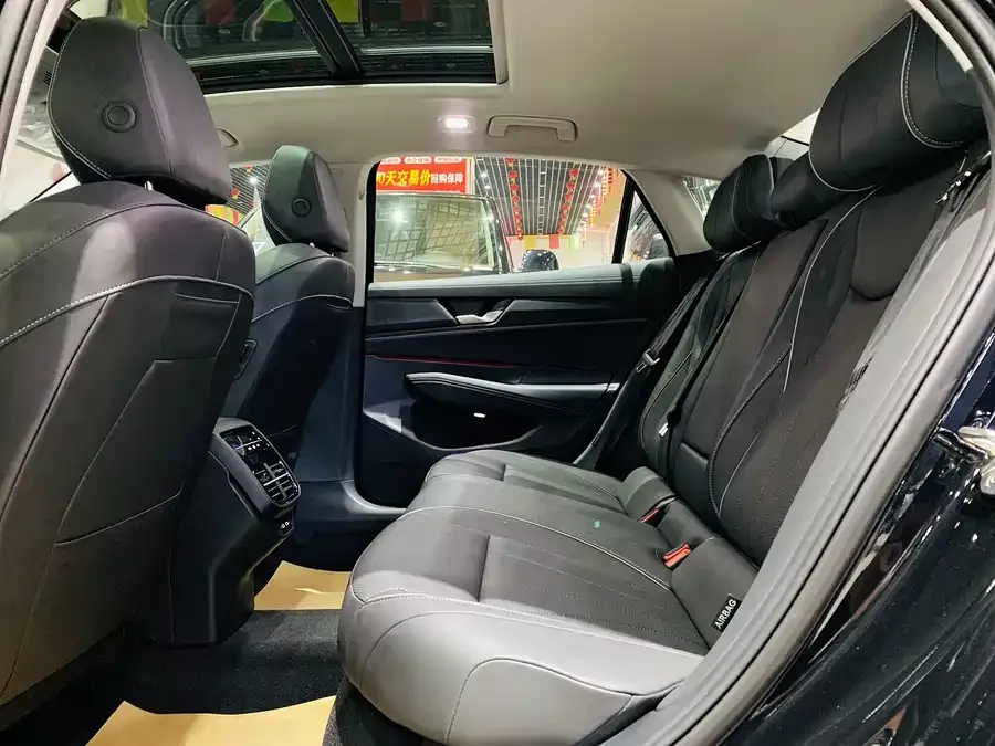 Volkswagen Passat 2026 Passat Pro 380TSI Starry Dragon Edition 2026 — миниатюра 4