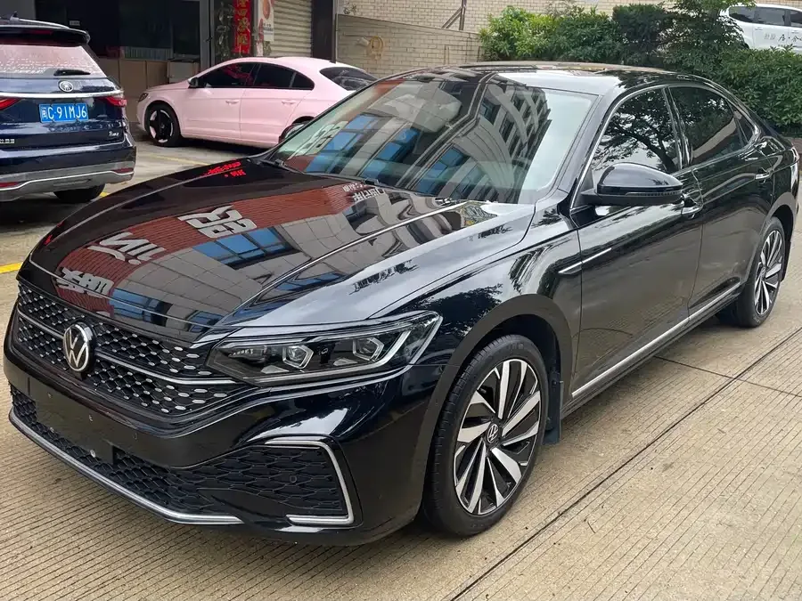 Volkswagen Passat Passat 2022 330TSI Starry Sky Deluxe Edition 2022 — фото 1, купить с доставкой в Москву