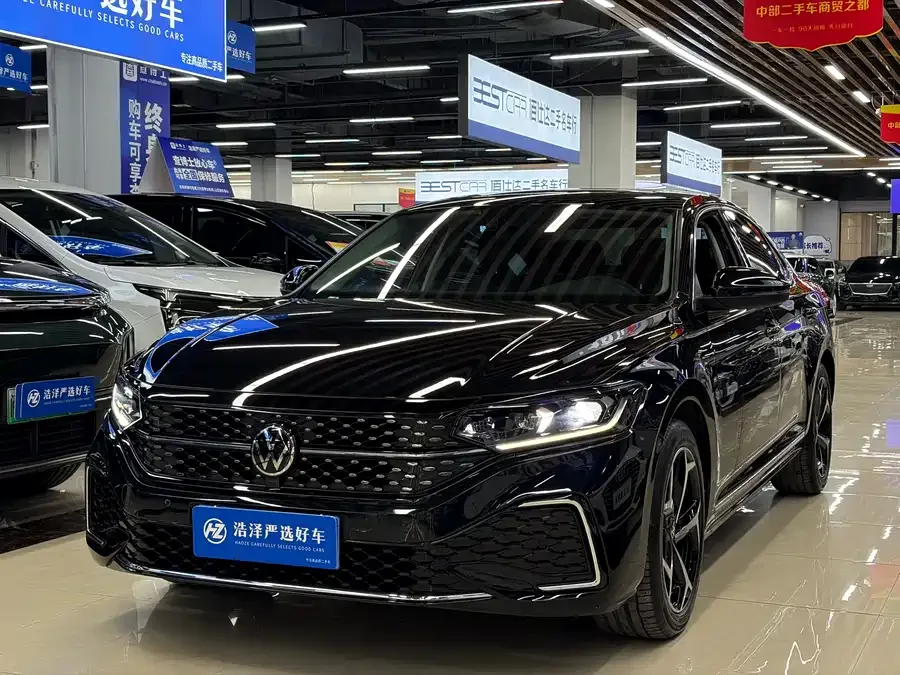 Volkswagen Passat Passat 2024 380TSI Starry Sky Dragon Edition 2024 — фото 1, купить с доставкой в Москву