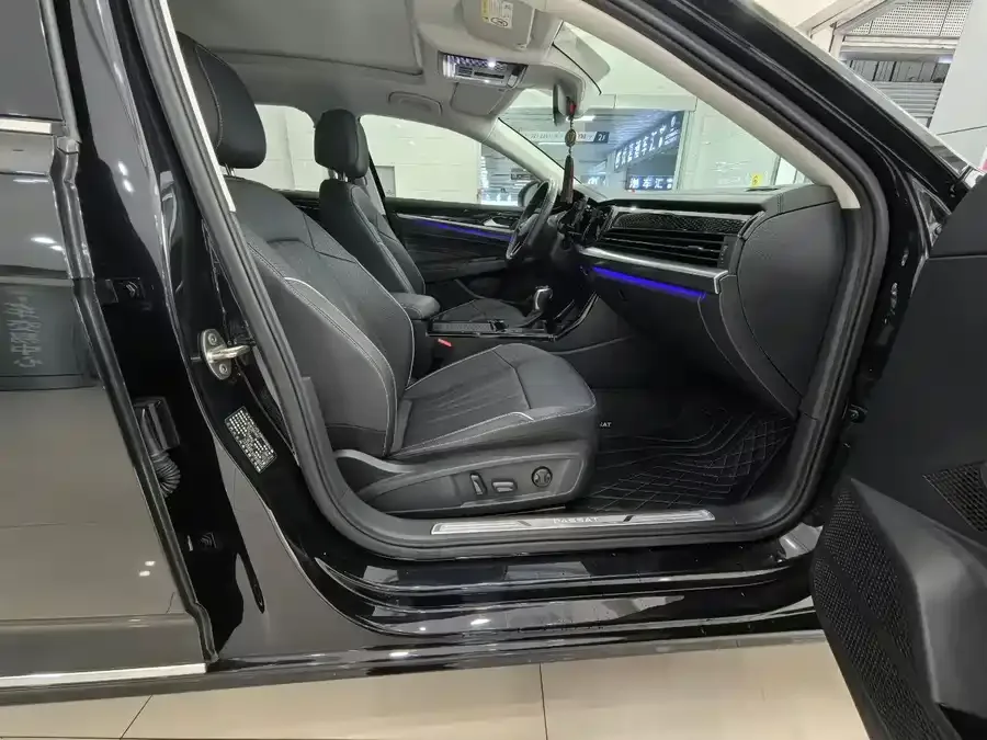 Volkswagen Passat Passat 2023 facelift 330TSI luxury version 2023 — миниатюра 2