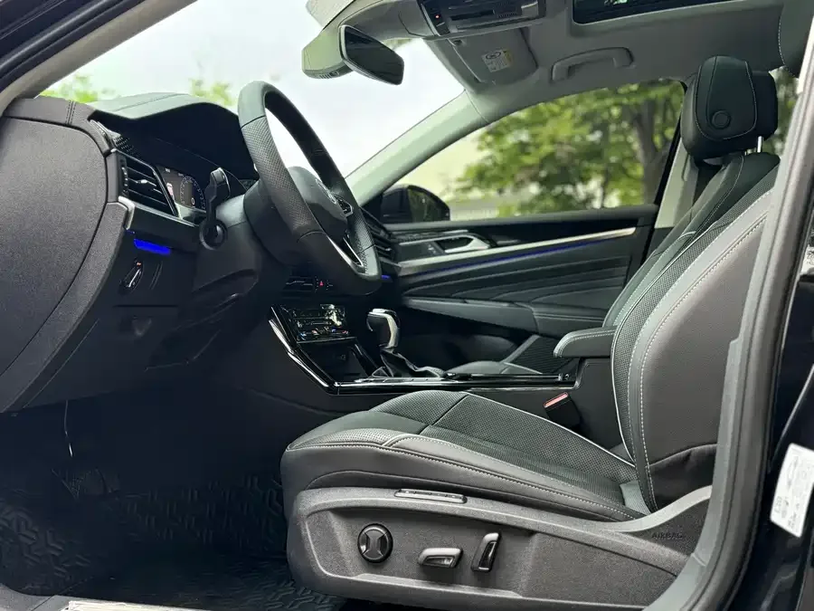 Volkswagen Passat Passat 2022 330TSI Starry Sky Deluxe Edition 2022 — миниатюра 2