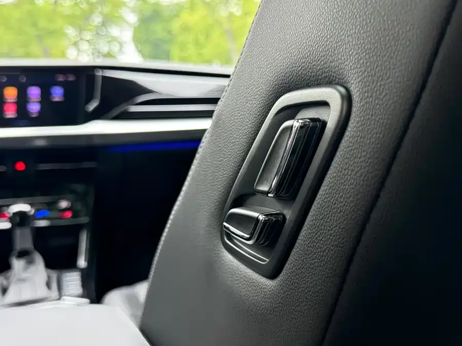 Volkswagen Passat Passat 2022 330TSI Starry Sky Deluxe Edition 2022 — миниатюра 4