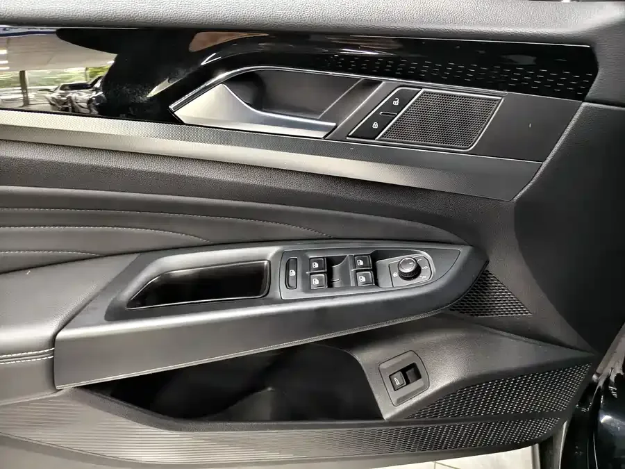 Volkswagen Passat Passat 2022 330TSI Deluxe Edition 2022 — миниатюра 2